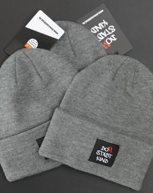 Beanie grau mit Umschlag Domstadtkind Logo gewebtes Label